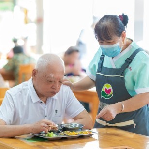 从养老视角下看被中产热追的香港身份